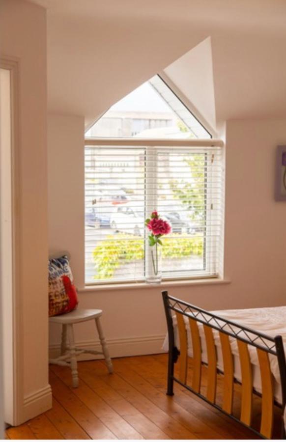 Two Bedroom Townhouse In The Heart Of Dungarvan Дънгарван Екстериор снимка