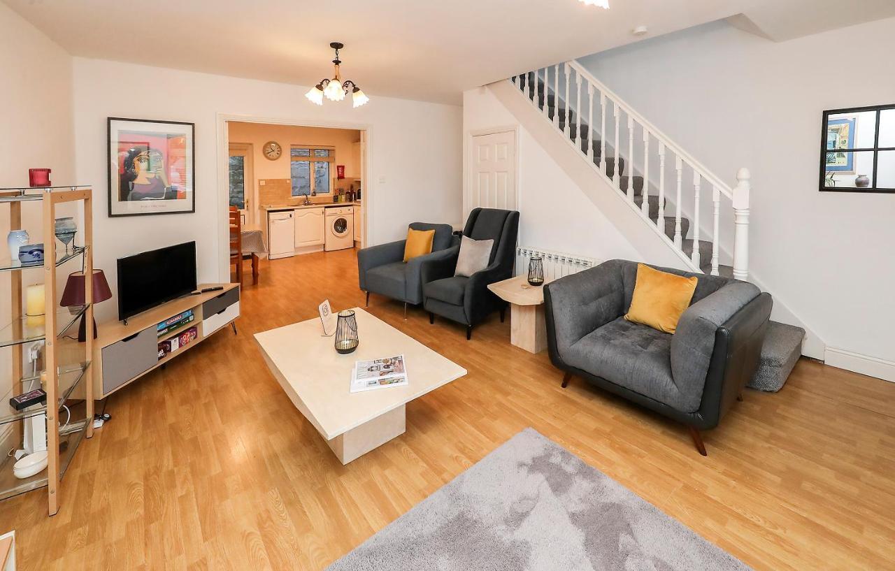 Two Bedroom Townhouse In The Heart Of Dungarvan Дънгарван Екстериор снимка
