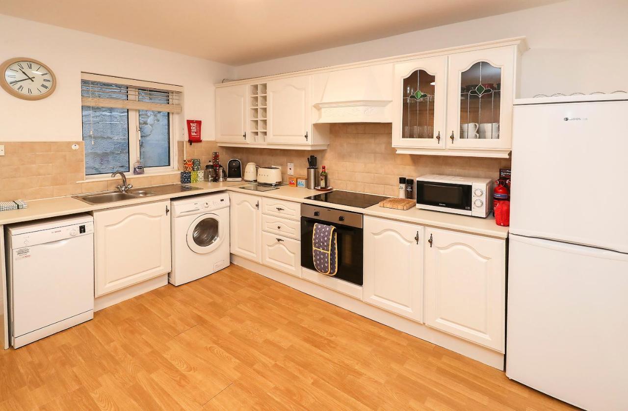 Two Bedroom Townhouse In The Heart Of Dungarvan Дънгарван Екстериор снимка