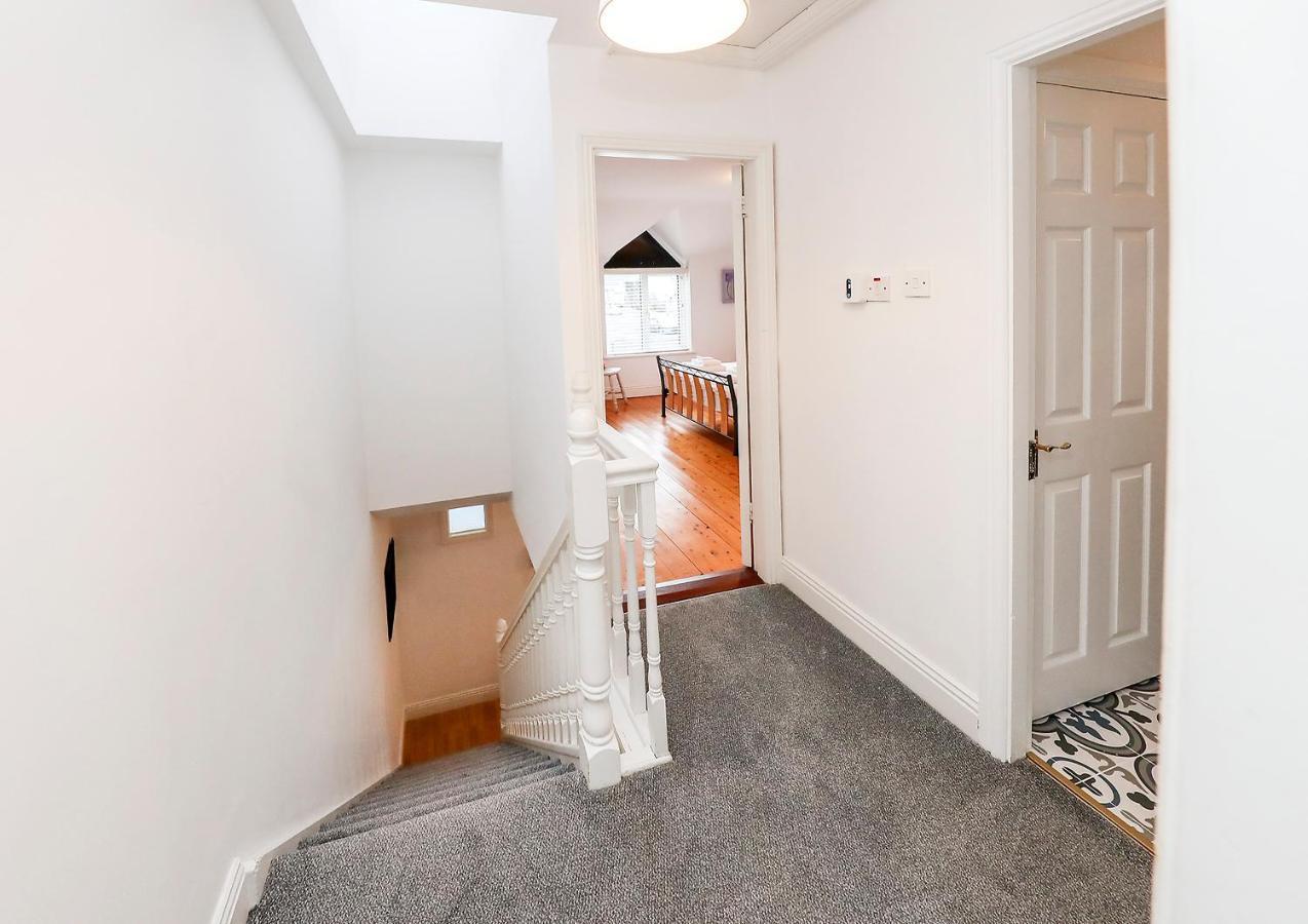 Two Bedroom Townhouse In The Heart Of Dungarvan Дънгарван Екстериор снимка
